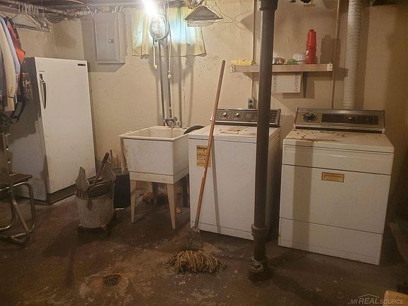 3rd image of 24916 Tuscany Ave