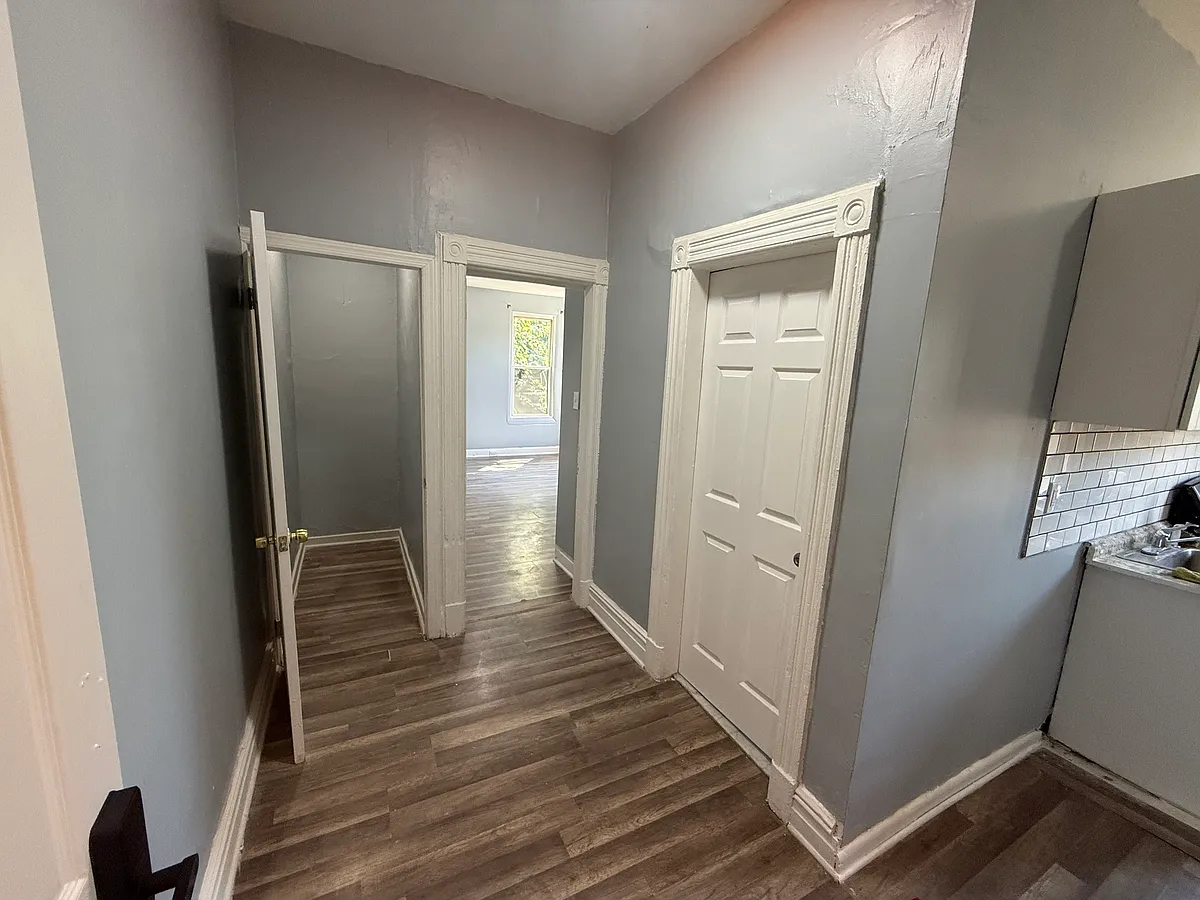 Building Photo - 13 McDougall St #4