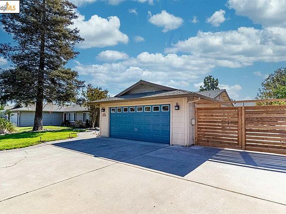 3rd image of 1078 Aspen Dr
