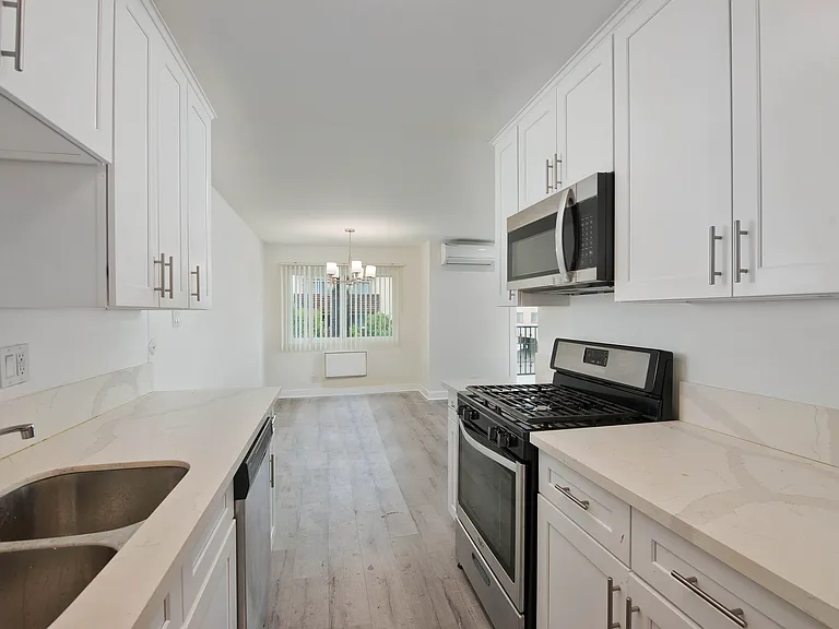 5415 Newcastle Ave — Photo 8