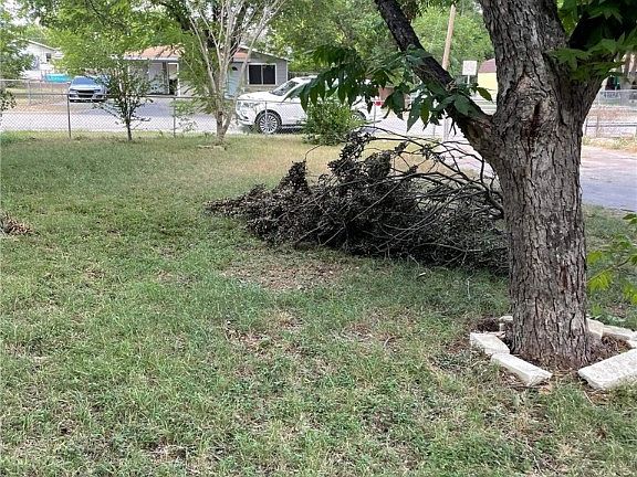 2nd image of 202 E Vardeman Ave