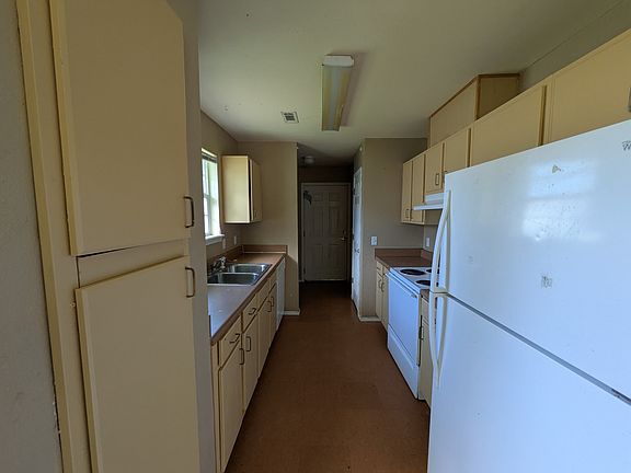 3rd image of 1420 Azalea Dr