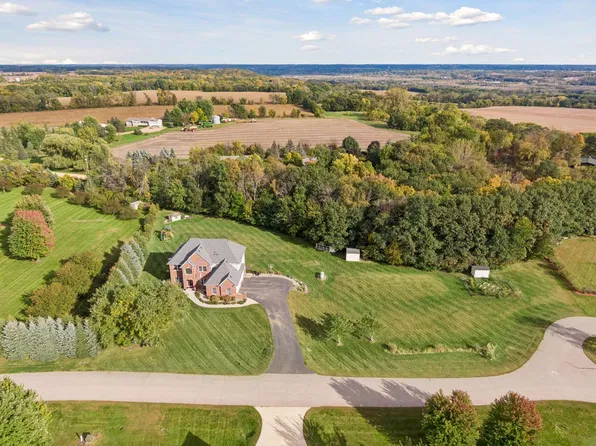28245 Grandview Dr, Belle Plaine, MN 56011
