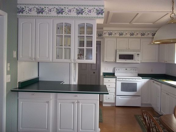 5th image of 303 Carlisle Dr