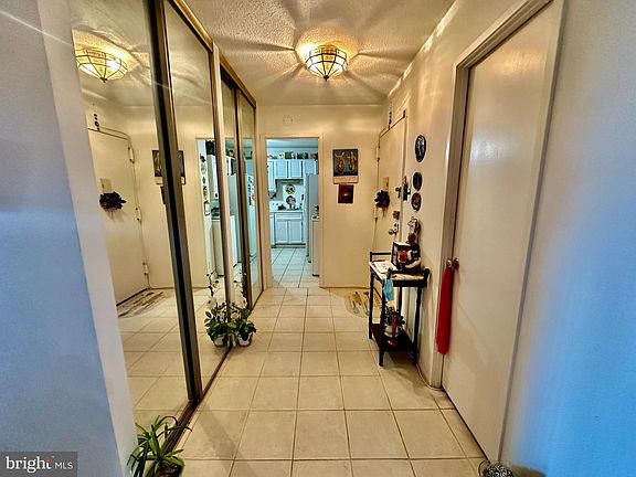 3rd image of 307 Yoakum Pkwy APT 1012