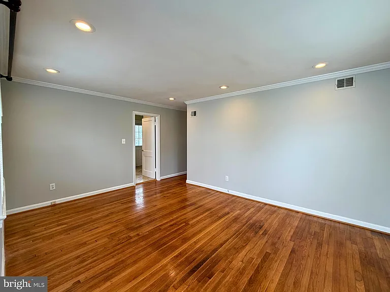 6825 Westmoreland Rd — Photo 3