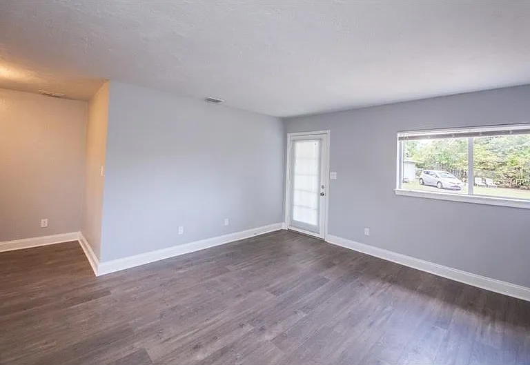 2909 Cornell Ave — Photo 5