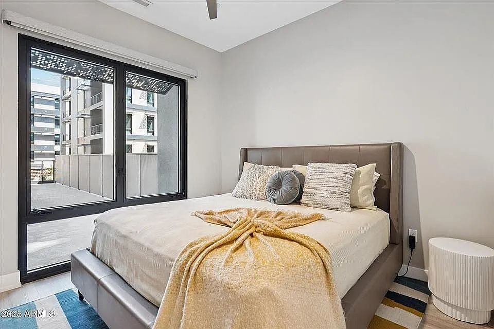 2 bed, 3.0 bath, 1674 sqft, $5,999 — Photo 2