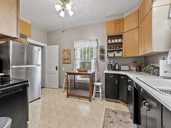 4th image of 723 Leroy St