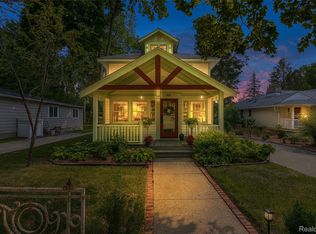 126 N Holcomb Rd, Clarkston, MI 48346