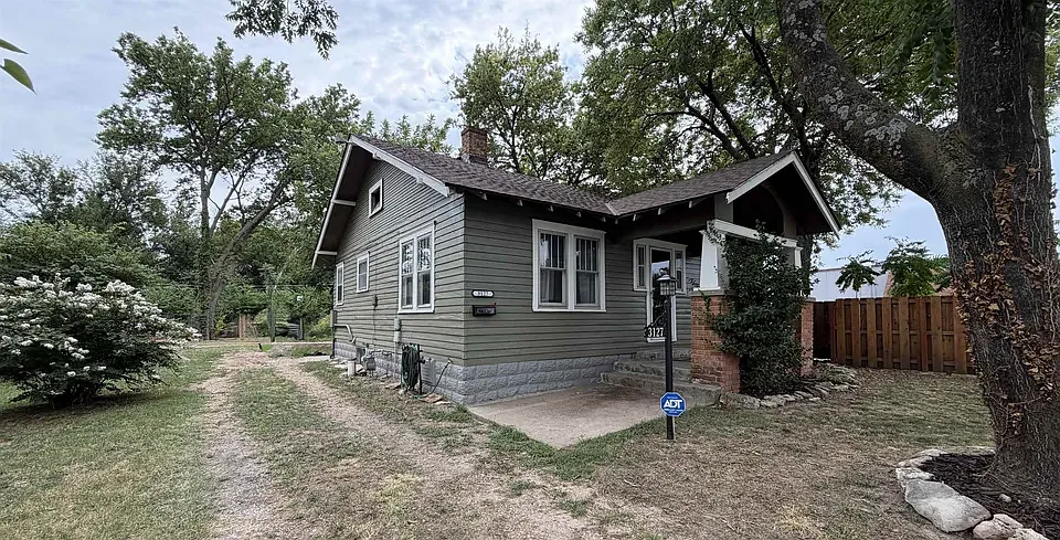 2 bed, 2040 sqft, $1,300 — Photo 2