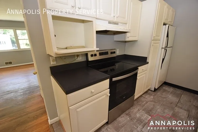 747 Warren Dr — Photo 4