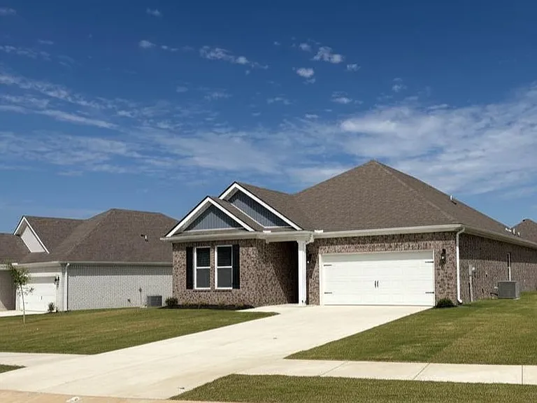 320 Windemere Loop — Photo 1