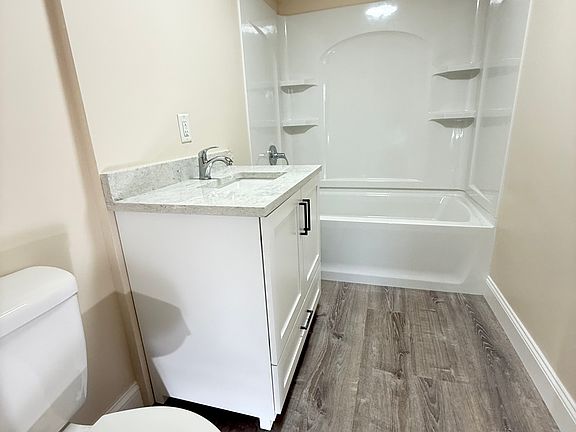 5th image of 227 White St #F2-r