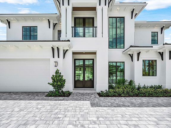 5th image of 201 NE 4th Avenue