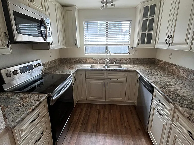602 Lassen Ln #198 — Photo 49