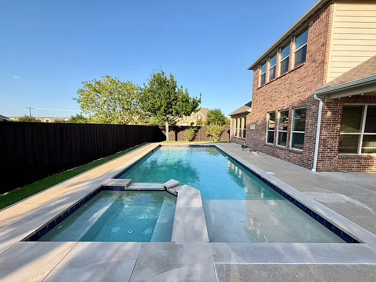 226 Boxwood Ln — Photo 2