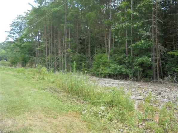 Arrowhead Dr, Kernersville, NC 27284