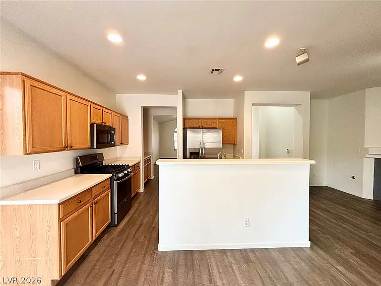 1626 W Hammer Ln — Photo 5