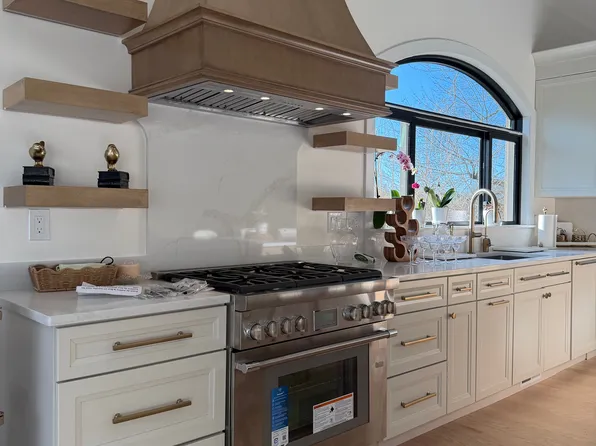 128 Winter St, Saugus, MA 01906