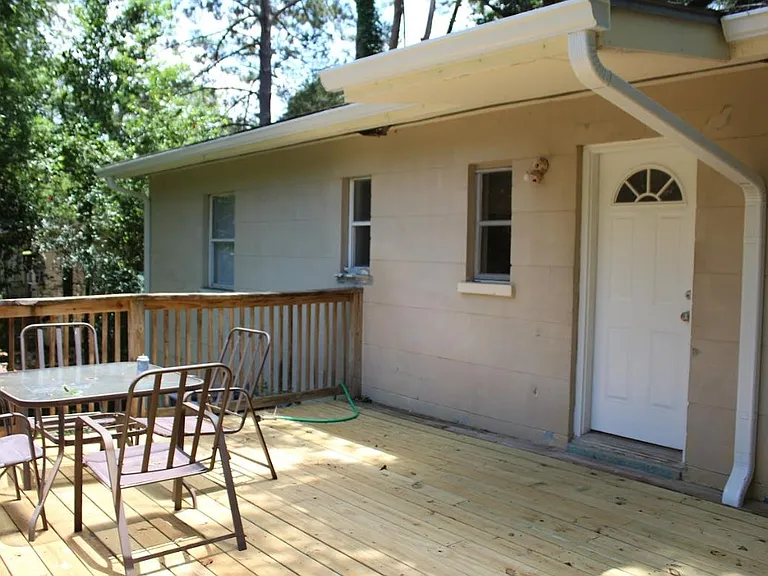 1674 Sharkey St — Photo 2