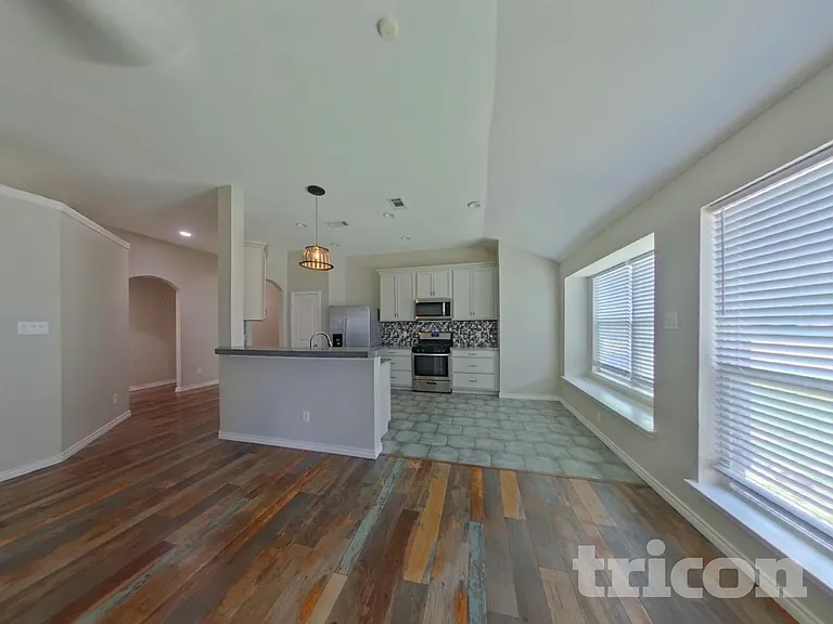 157 Spring Hollow Dr — Photo 2