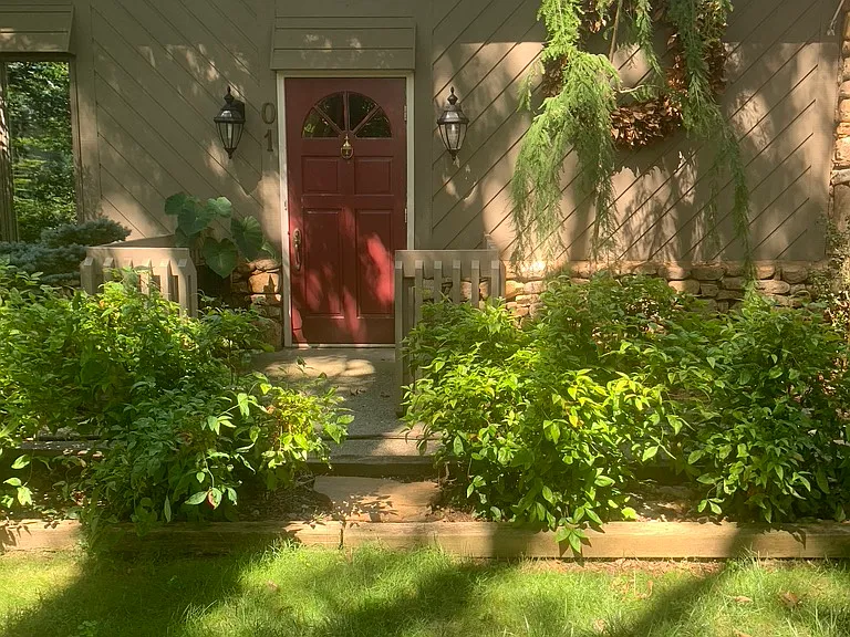 1 College Cres #A2 — Photo 4