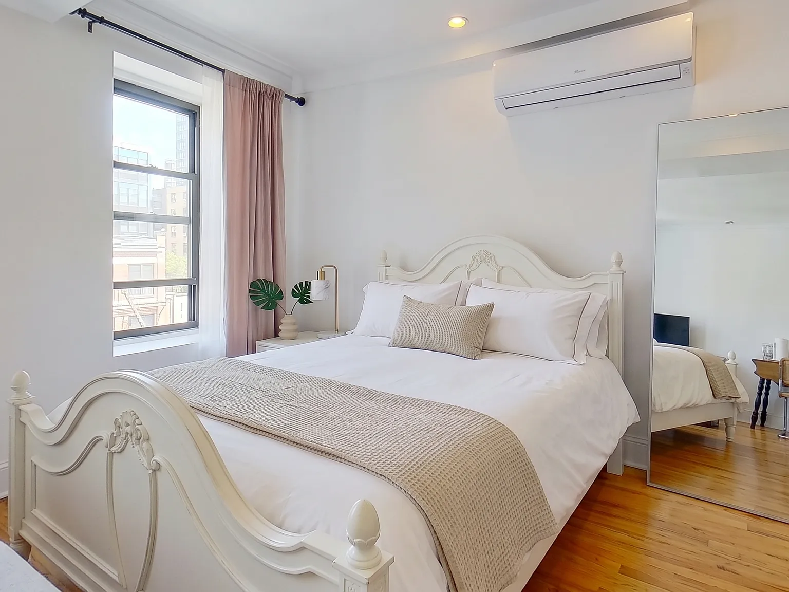 128 East 62nd Street — Photo 3