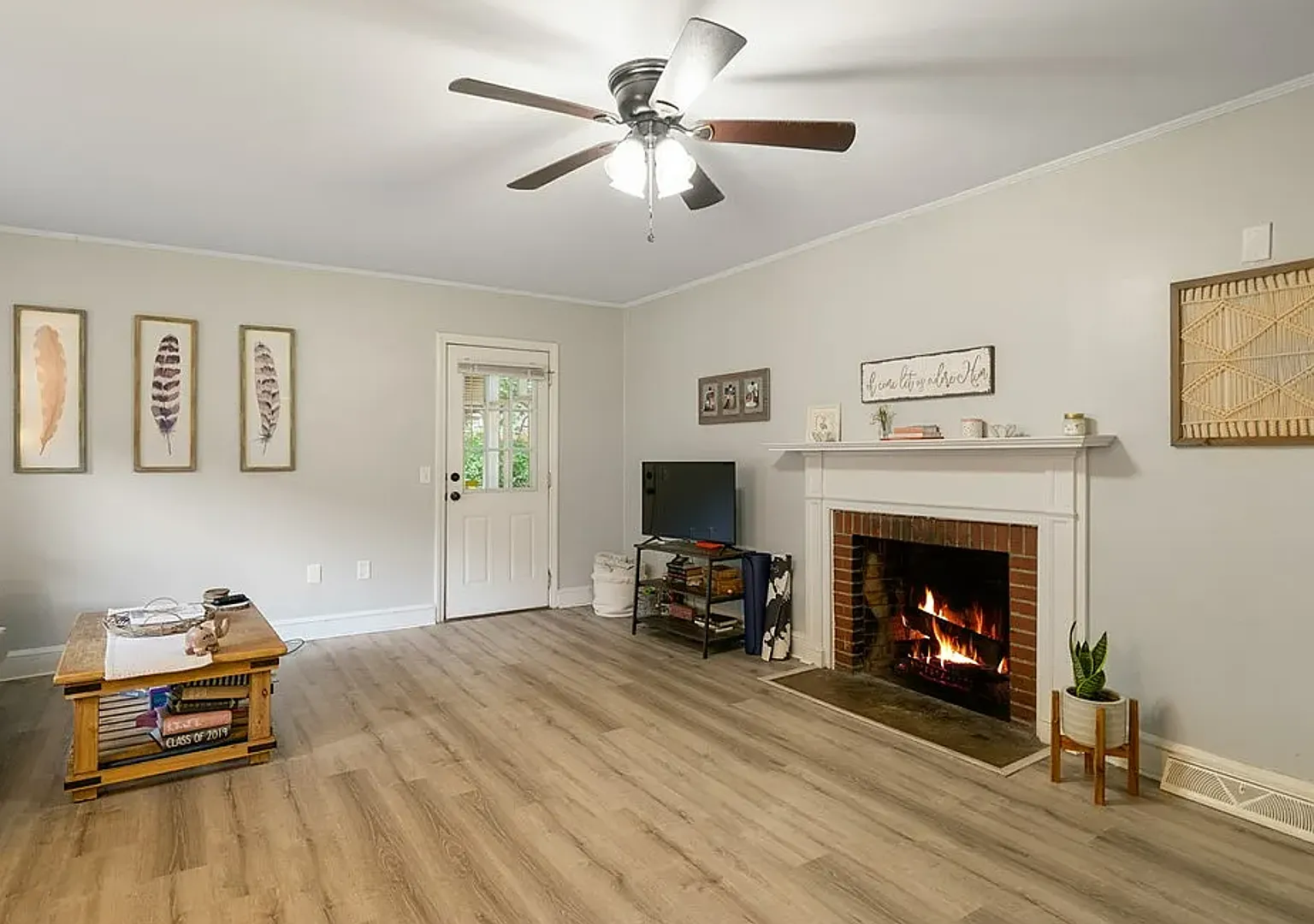 3 Bedroom 2 Bathroom Home on Clemson Street — Photo 2