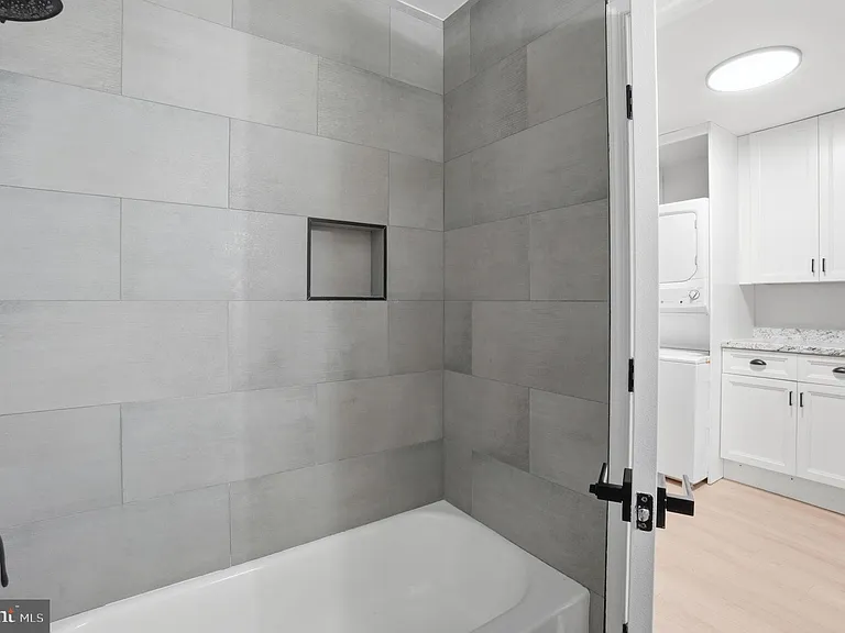 1250 Queen St NE #1 — Photo 15