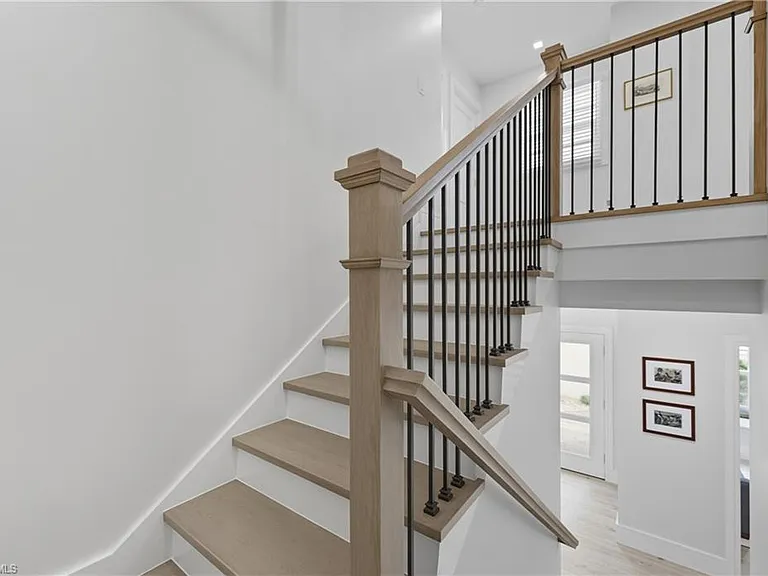 360 Carlton Pl #11 — Photo 18