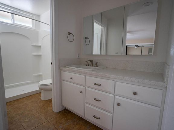 5th image of 47 Dorrit Ct