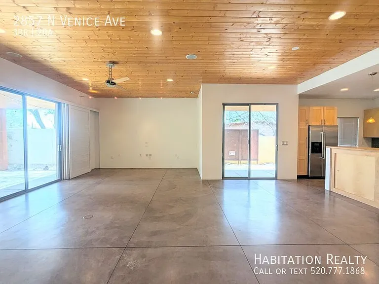 2857 N Venice Ave — Photo 7