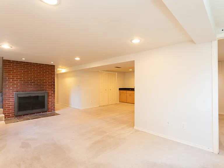 15323 SE 42nd St — Photo 24
