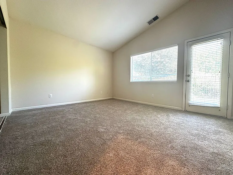 432 Apple Hill Dr — Photo 15