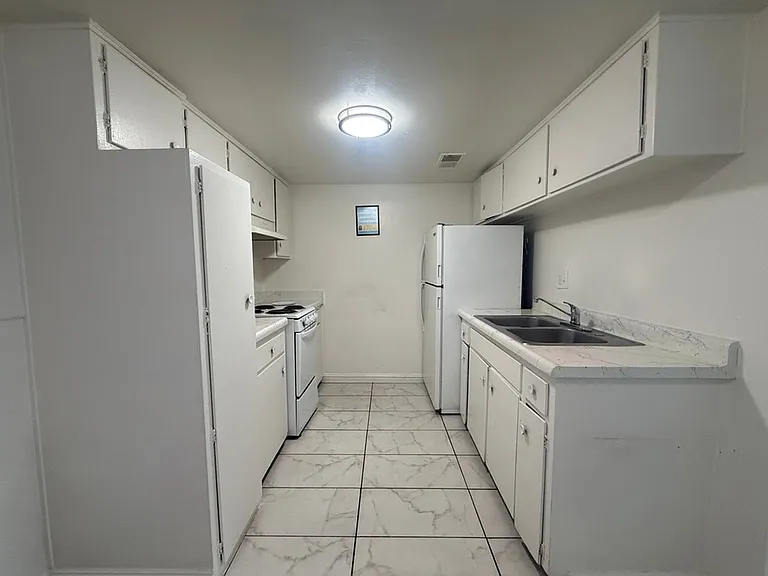 3811 Hazelwood St — Photo 3