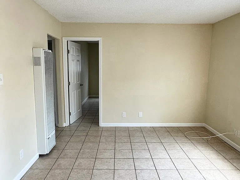 127 E Louise St #3 — Photo 4