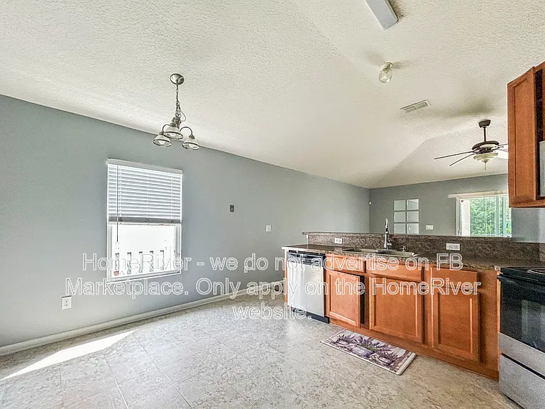 2219 Sotterley Ln — Photo 16