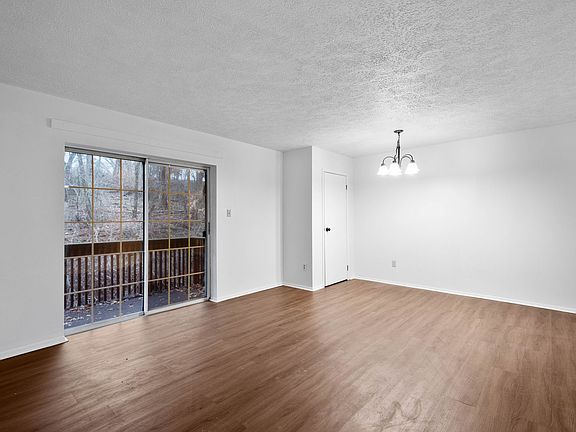 3rd image of 2860 Washington Blvd #10