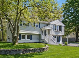 8 Cypress St, Salem, NH 03079