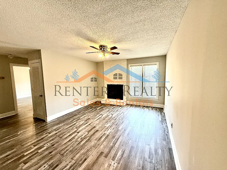 2109 Epworth Dr NE #E — Photo 11