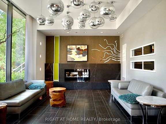 4th image of 118 Holmwood Ave #708