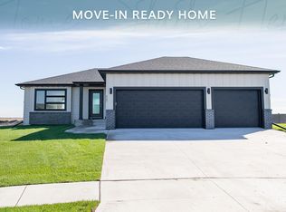 522 Lionheart Dr, Horace, ND 58047