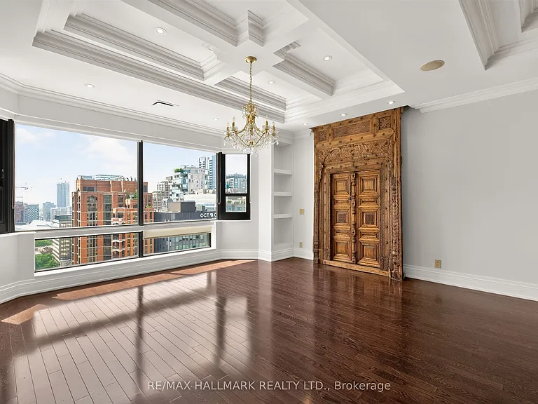 1166 Bay St #Penthouse 1 — Photo 16
