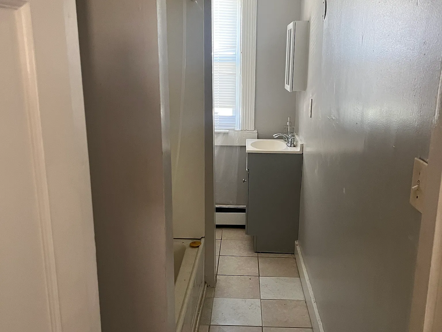 3 bed, 1000 sqft, $1,700 — Photo 3