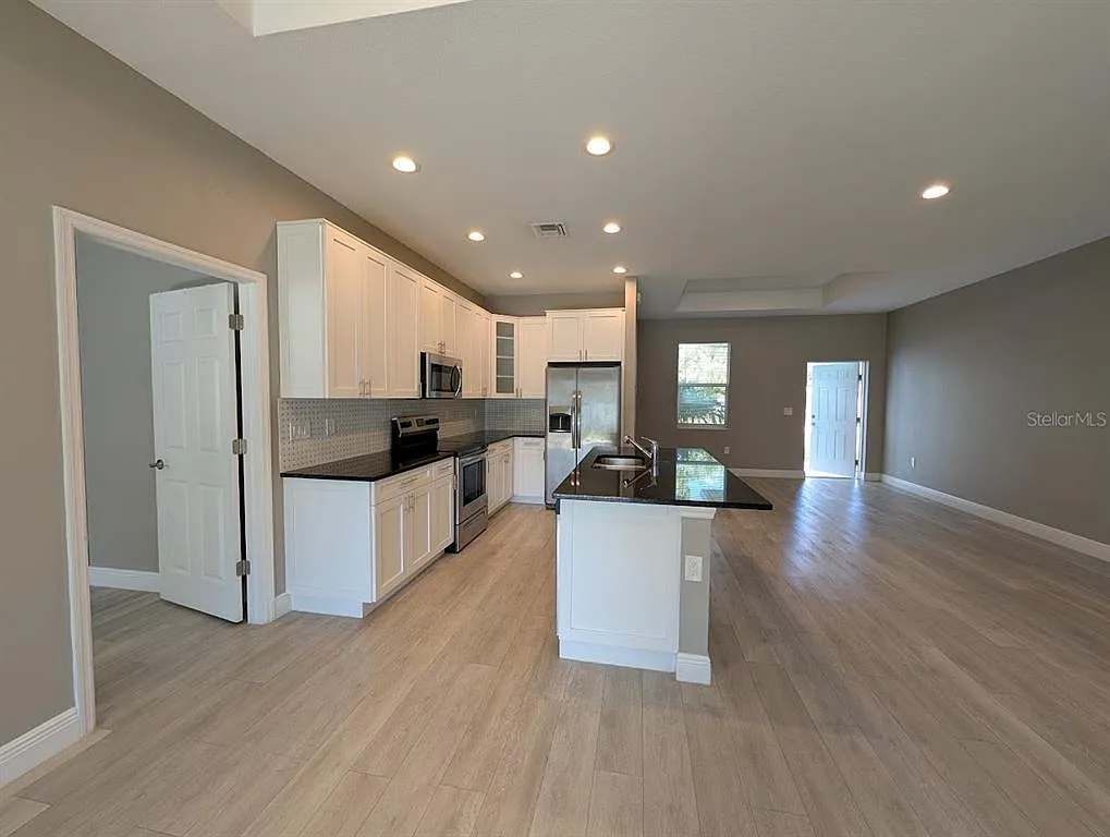 3 bed, 2.0 bath, 1516 sqft, $1,995 — Photo 3