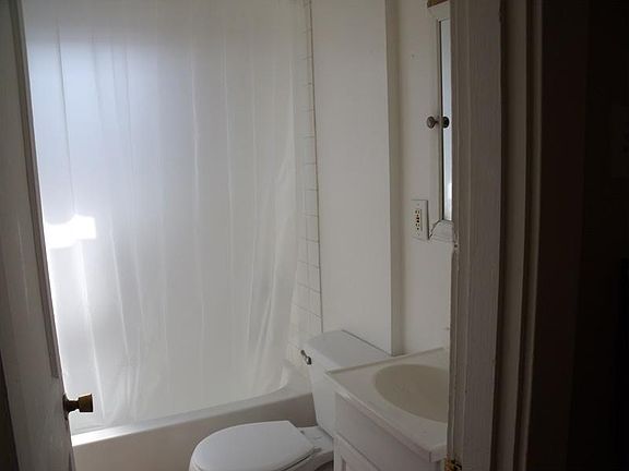 5th image of 4418 Michigan Ave APT 1N