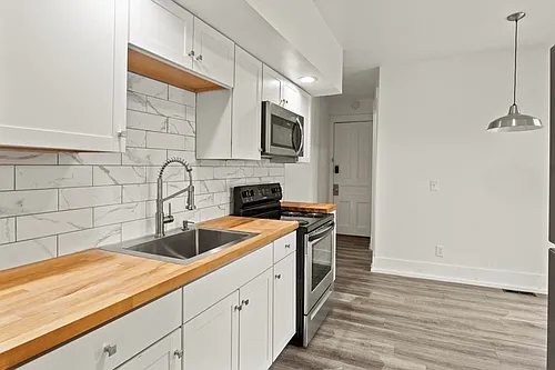 469 Alexander St Photo 1