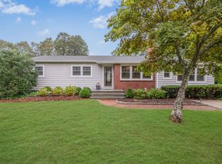 16 Norwood Rd, Hampton Bays, NY 11946