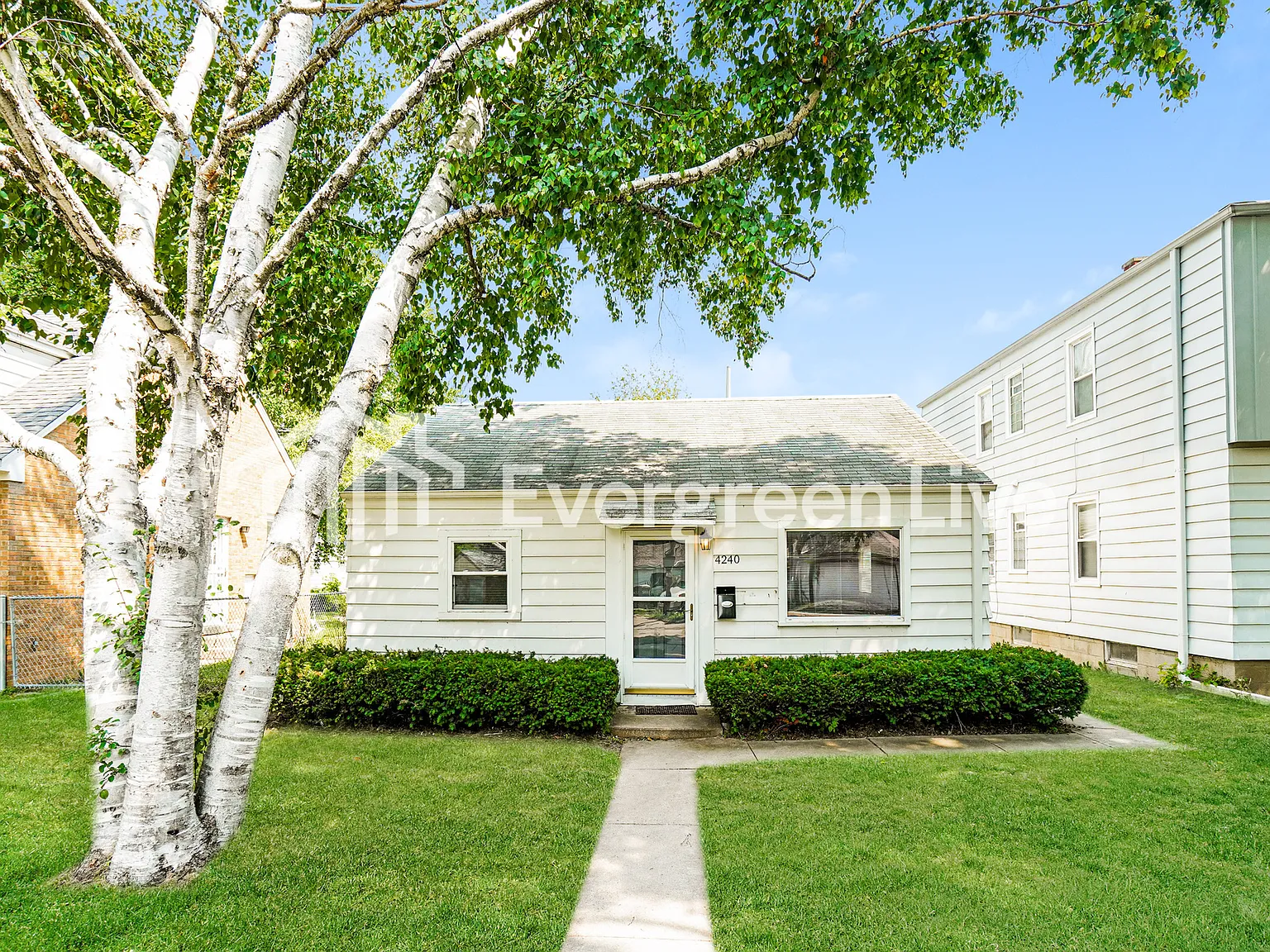 3 bed, 1.0 bath, 1032 sqft, $1,545 — Photo 1